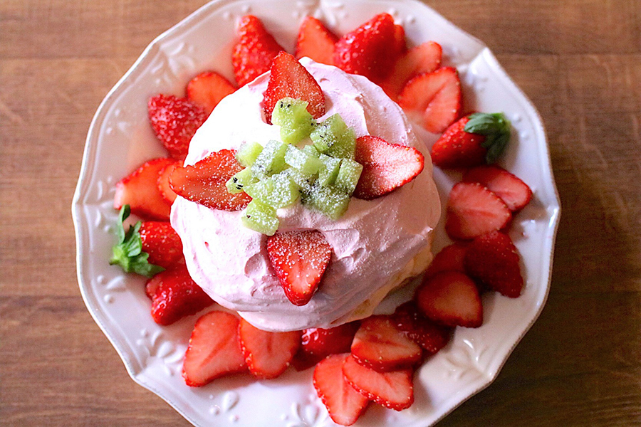 イチゴ盛りすぎ 夢のような豪華フルーツのふわふわパンケーキを実食レポ レッツエンジョイ東京