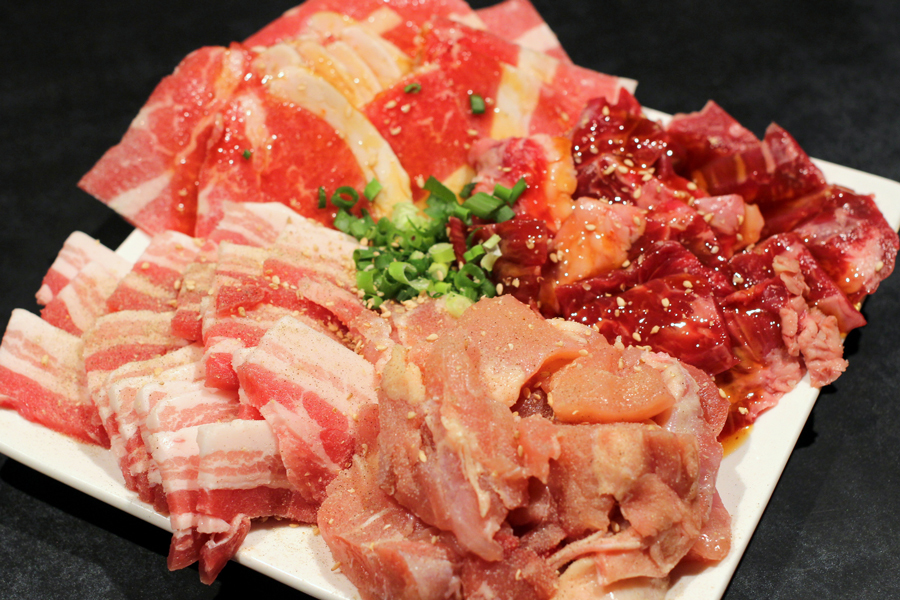 和牛カルビもホルモンも一皿たった100円！？渋谷「百えん屋」は24時間 