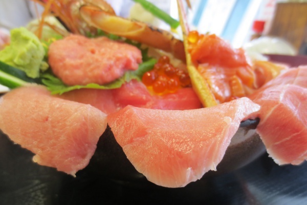 鮮魚店直営で安い コスパ抜群の海鮮丼が食べられる店 レッツエンジョイ東京