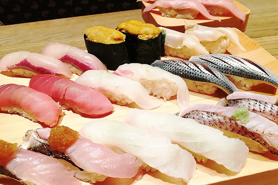 3 500円 で大トロもウニも好きなだけ 職人が握る高級お寿司をお腹いっぱい食べられる すし玉 レポ レッツエンジョイ東京